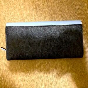 Michael Kors Wallet,
